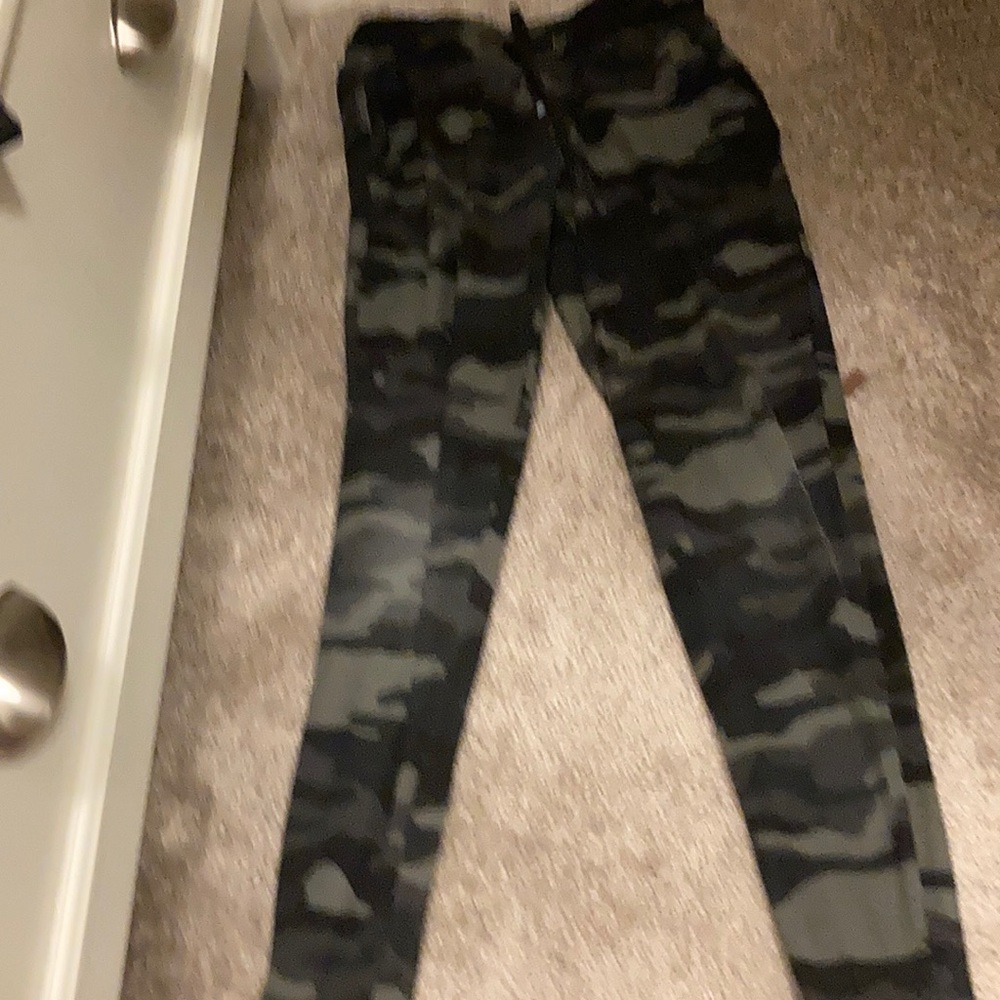 JOGGERS SO SOFT